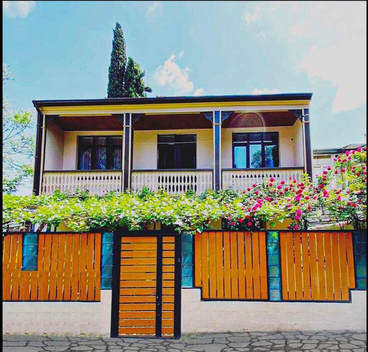 Hotel "Tbilisi Tales" In The Heart Of The Old City Exterior photo